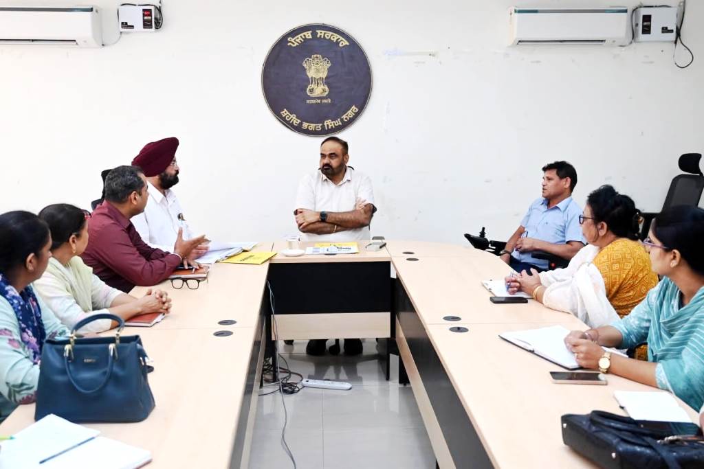 Deputy Commissioner reviews progress of Mukhtar Mantri Mawan Dhian Satkar Yojana